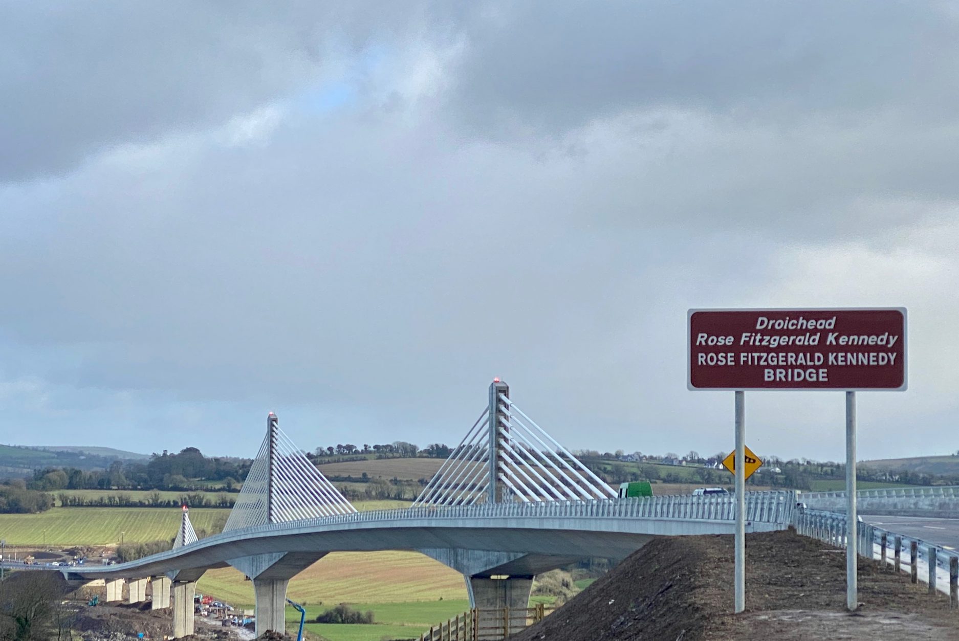 Brücke mit LT 104 in Irland